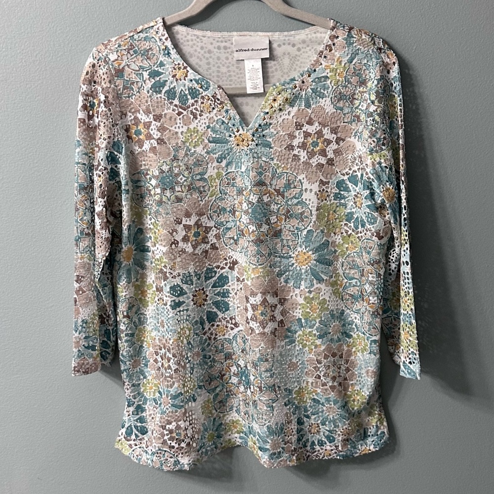 Alfred Dunner Womans Quarter Sleeve Top Floral Lace and Gems Size Small